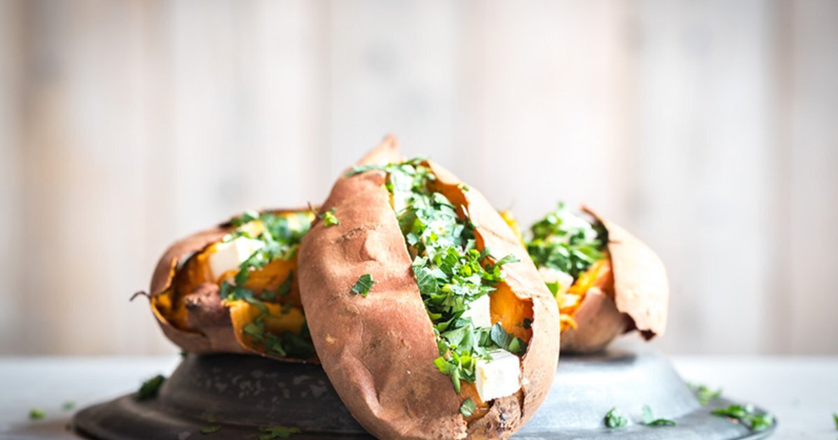 Ofen Süßkartoffeln mit Feta und Petersilie
